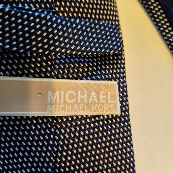 Michael Kors Navy 100% Silk Tie - Picture 4 of 7